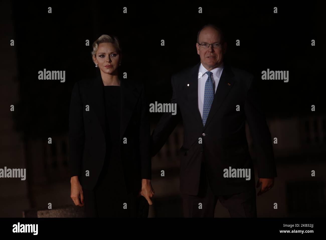 Albert II, Prince of Monaco and Charlene, Princess of Monaco arrive at the Musee d'Orsay in Paris on November 10, 2018 to attend a state diner and a visit of the Picasso exhibition as part of ceremonies marking the 100th anniversary of the 11 November 1918 armistice, ending World War I. (Photo by Mehdi Taamallah / NurPhoto) (Photo by Mehdi Taamallah/NurPhoto) Stock Photo