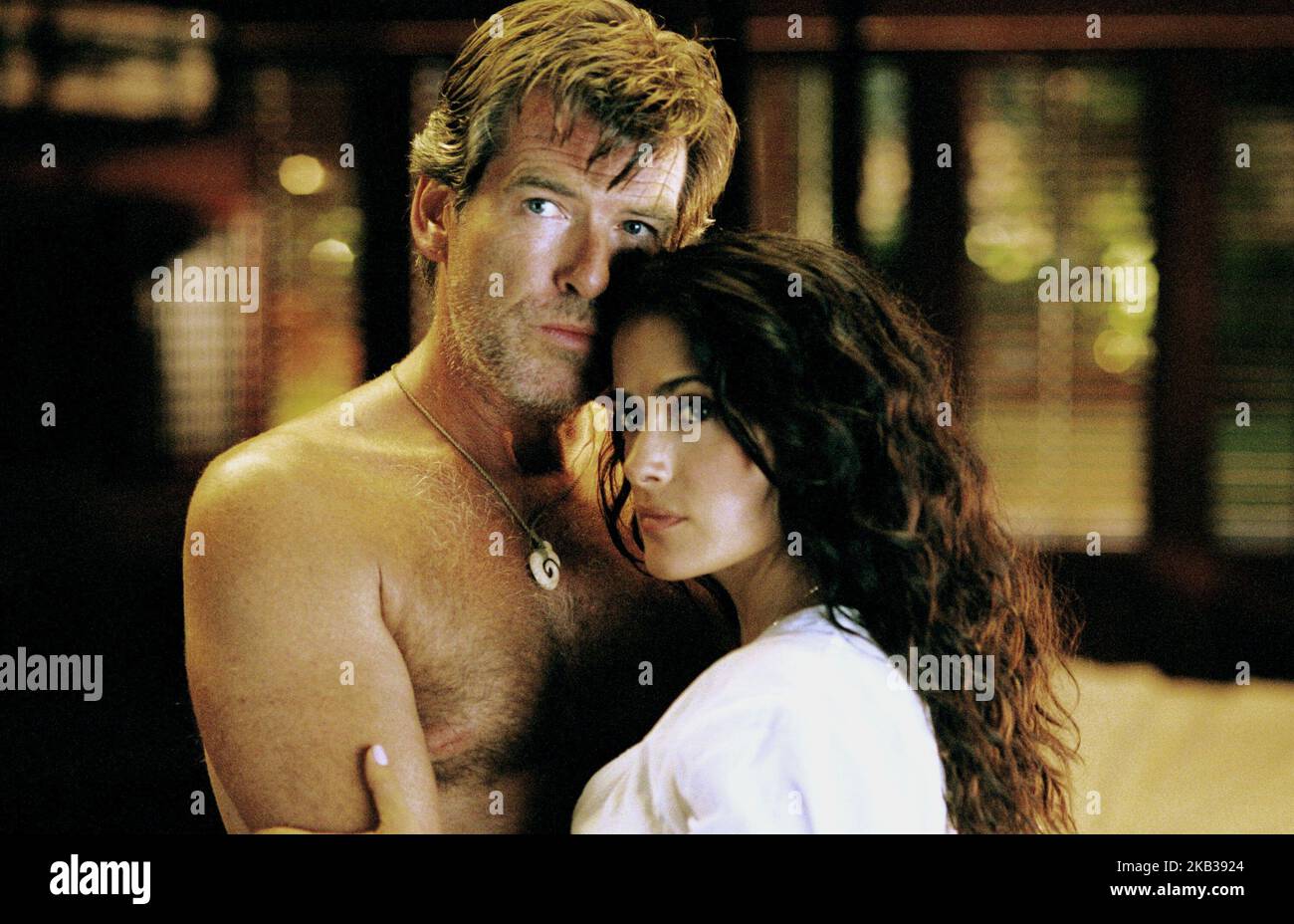 AFTER THE SUNSET, PIERCE BROSNAN, SALMA HAYEK, 2004 Stock Photo Alamy