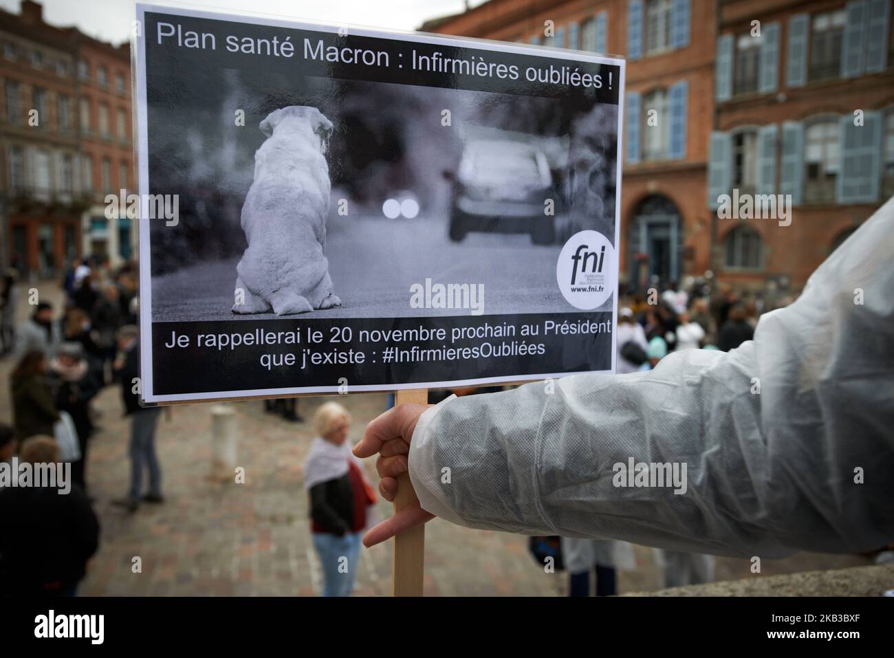 A nurses holds a placard reading 'Macron's health plan: forgotten nurses. I will remember on November 20 to the President that I exist'. In a nationwide protest, all nurses unions called to demonstrate against the Health Plan 2022 of French President Macron. Nurses say they are the forgotten people of this plan as they have too much work and not enough paid. They also want more gratitude for their work. They protest also against French Health Ministry Agnès Buzyn. Toulouse. France. November 20th 2018. (Photo by Alain Pitton/NurPhoto) Stock Photo