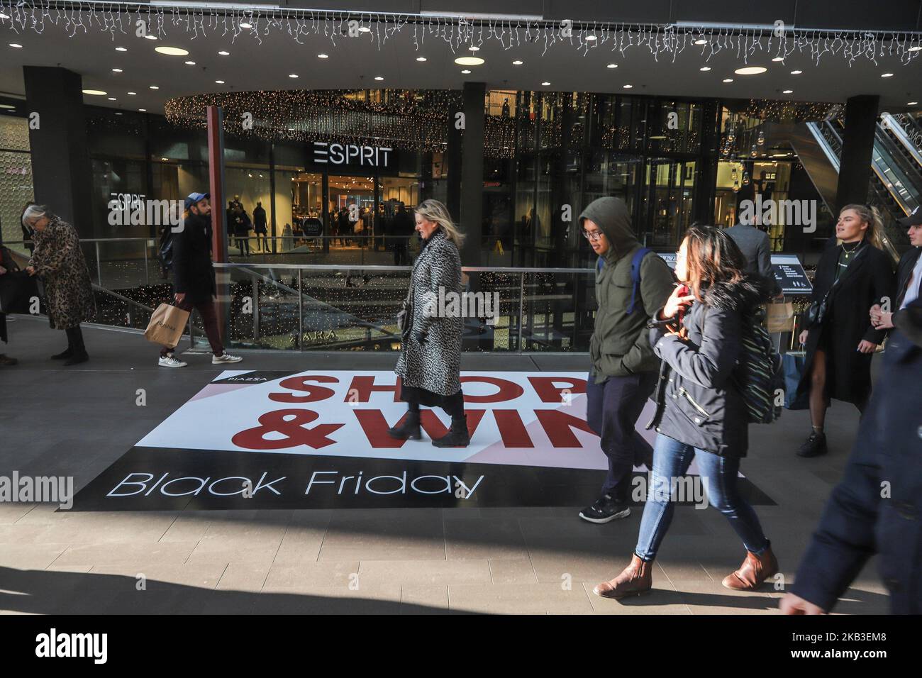 Black Friday 2018 in Eindhoven city in the Netherlands. sales signs and people shopping in the commercial street Demer in Eindhoven. (Photo by Nicolas Economou/NurPhoto) Stock Photo