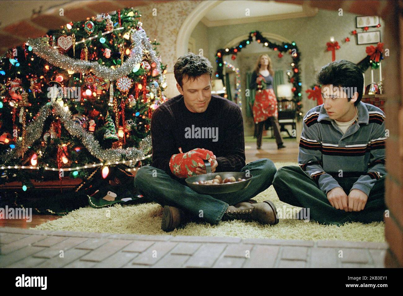 SURVIVING CHRISTMAS, BEN AFFLECK, JOSH ZUKERMAN, 2004 Stock Photo Alamy
