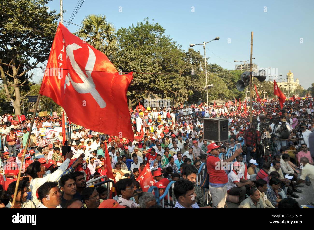Left Front supported Indian Farmers part in the rally Singur to Kolkata Governor house 38 kilometers at Rani Rush Mani Avenue on November 29,2018 in Kolkata,India. (Photo by Debajyoti Chakraborty/NurPhoto) Stock Photo