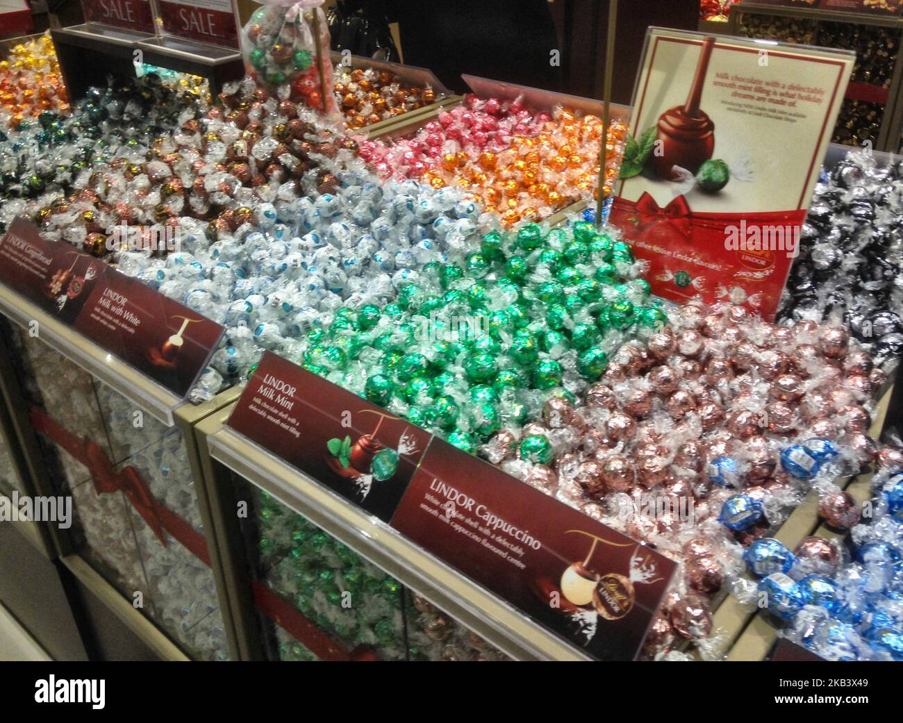 Lindt lindor assorted hires stock photography and images Alamy