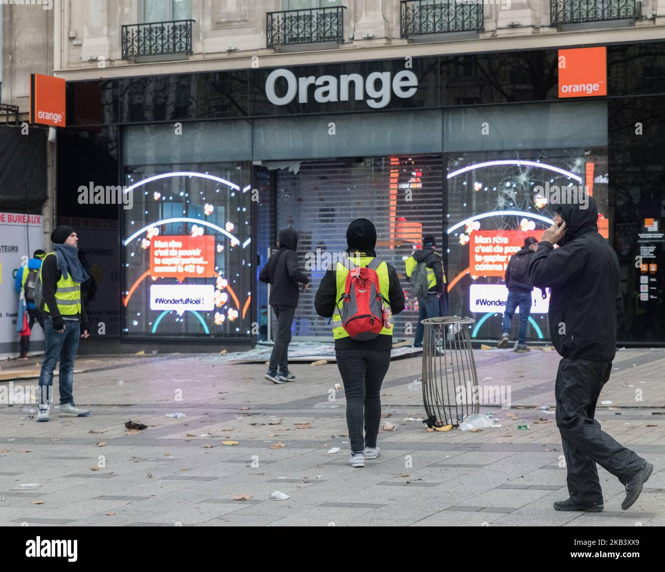 Orange vest of paris hi-res stock photography and images - Alamy