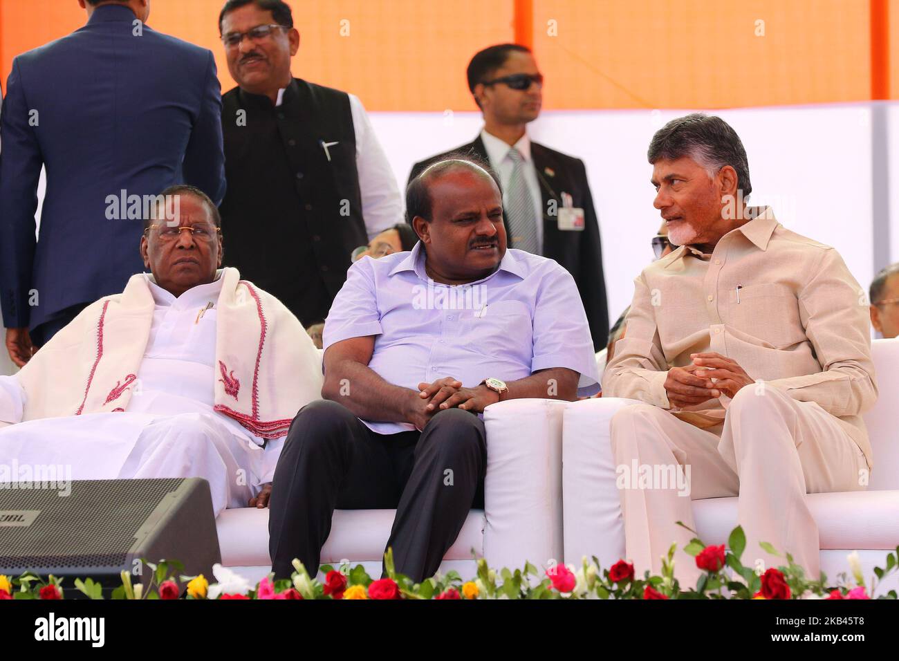 Andhra Pradesh Chief Minister N Chandrababu Naidu and Karnataka Chief ...