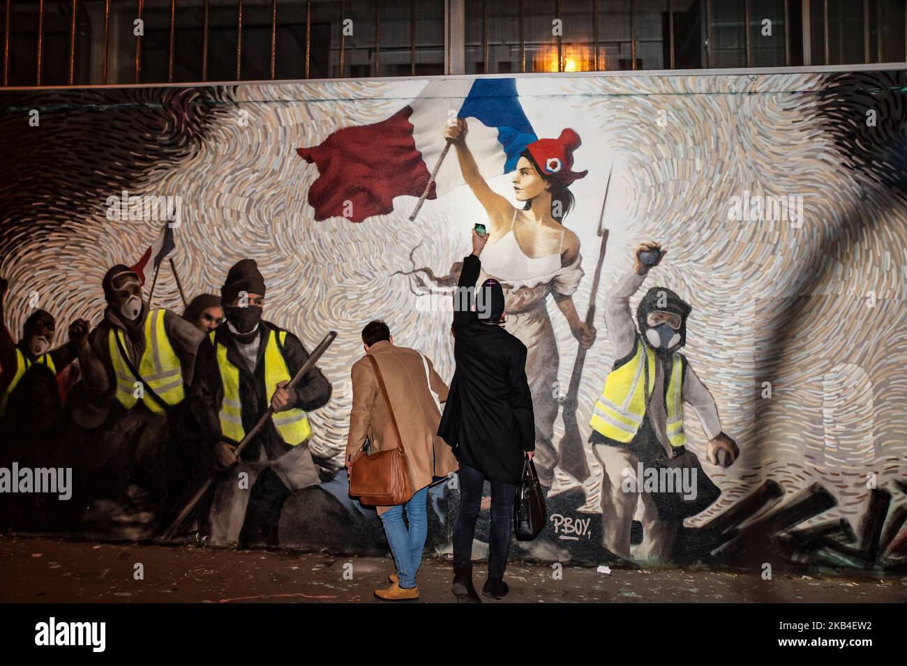 boyart  (Freedom guiding the people), attracts hundreds of curious and  Parisian players in search of the enigma hidden in