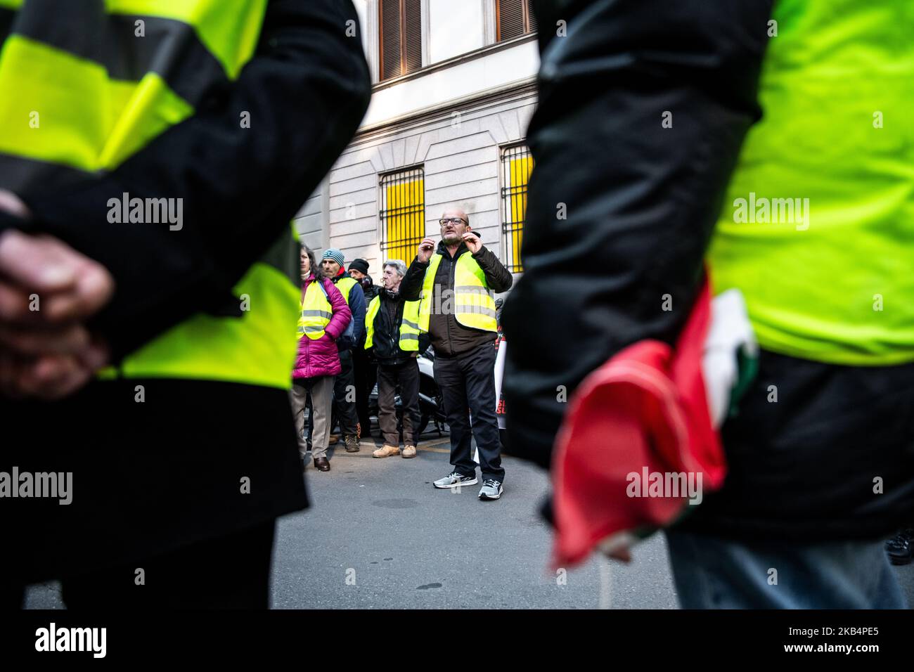 Gilet jaunes hi-res stock photography and images - Alamy