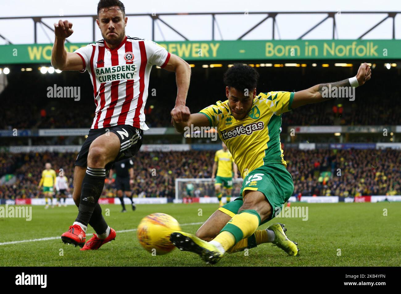 NORWICH UK. 25 JANUARY Onel Hernandez of Norwich City George Baldock of Sheffield United during the Sky Bet Championship match between Norwich City and Sheffield United at Carrow Road, Norwich, England on 26th January 2019. (Photo by Mark Fletcher/NurPhoto) Stock Photo