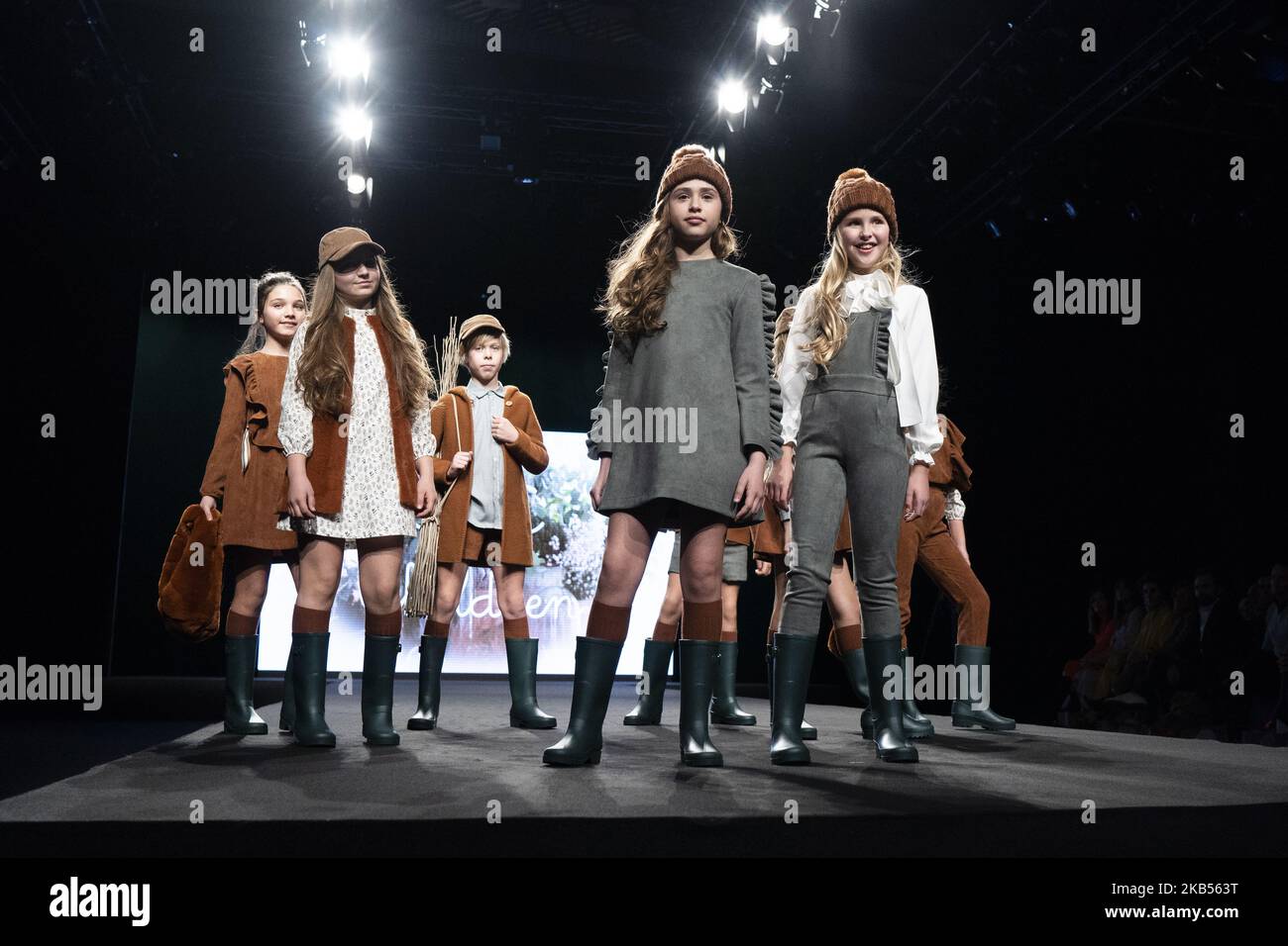 Outfits de moda juvenil 2019 new arrivals