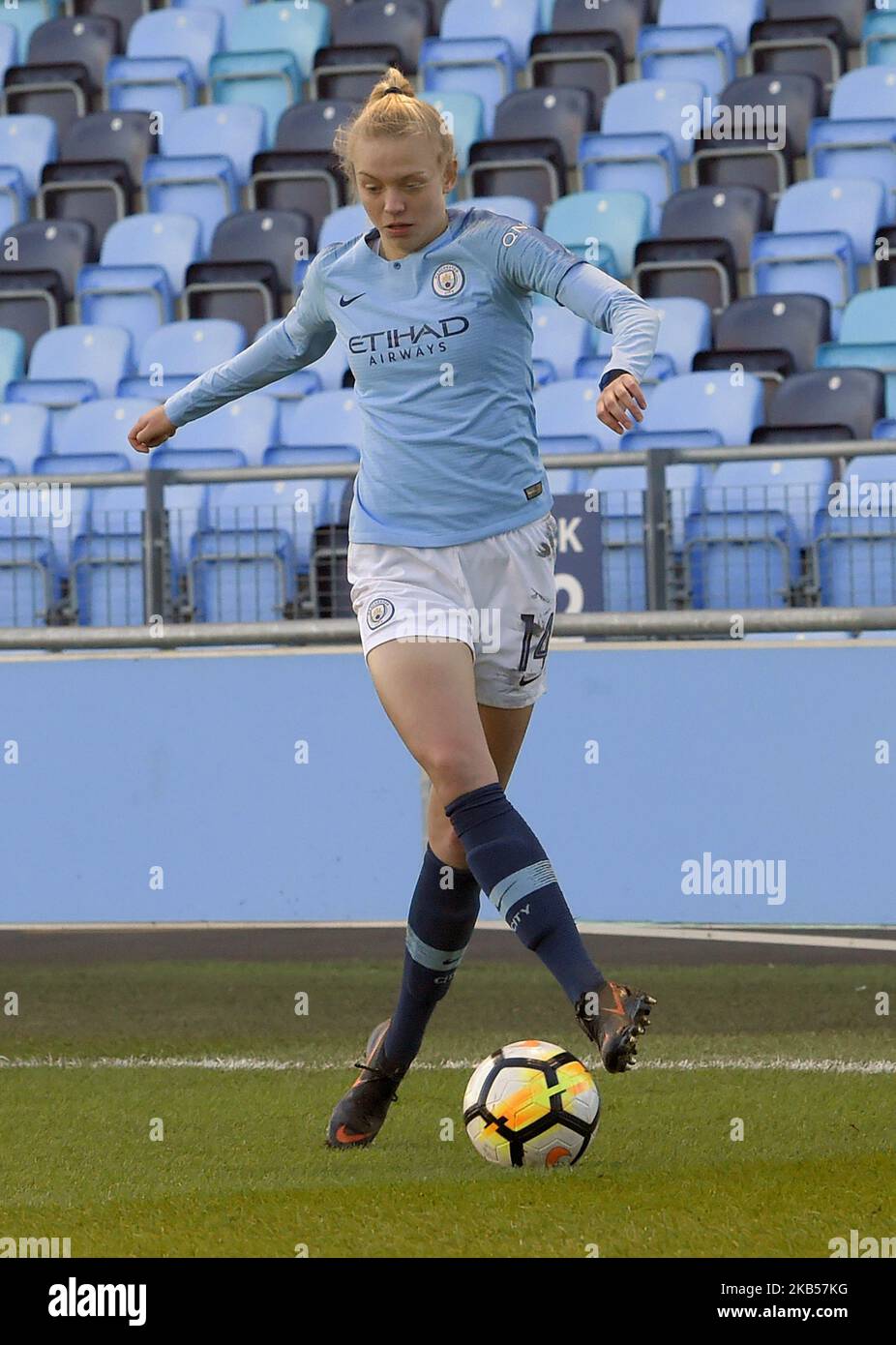 esme-morgan-manchester-city-shows-ball-control-during-the-sse-women-s
