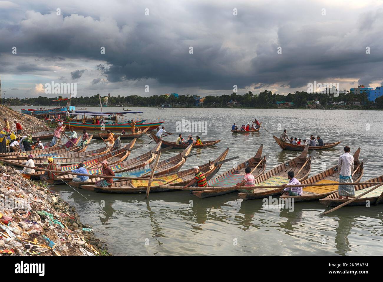 Boatman are waiting for for their customer on the Buriganga river in Dhaka, Bangladesh on September 4, 2019. (Photo by Kazi Salahuddin Razu/NurPhoto) Stock Photo
