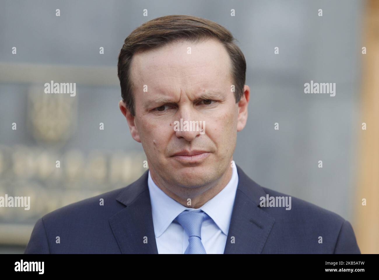 United States Senator Chris Murphy (Democrat of Connecticut) speaks to journalists with joint a press conference with United States Senator Ron Johnson (Republican of Wisconsin)(not seen) after their meeting with Ukrainian President Volodymyr Zelensky, outside the Presidential Office in Kiev, Ukraine, on 5 September, 2019. (Photo by STR/NurPhoto) Stock Photo