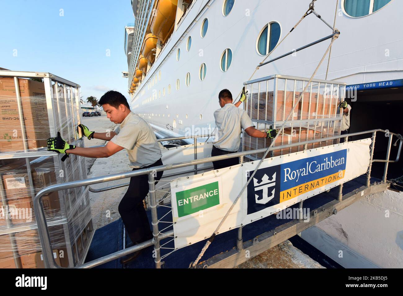 Crew members of Royal Caribbean International's Mariner of the Seas offload 20,000 meals prepared for Hurricane Dorian victims on September 7, 2019 in Freeport, Bahamas. The ship is also providing an estimated 300 Freeport evacuees of the storm with food, water, an opportunity to take a shower, as well as transportation to Nassau, New Providence. (Photo by Paul Hennessy/NurPhoto) Stock Photo