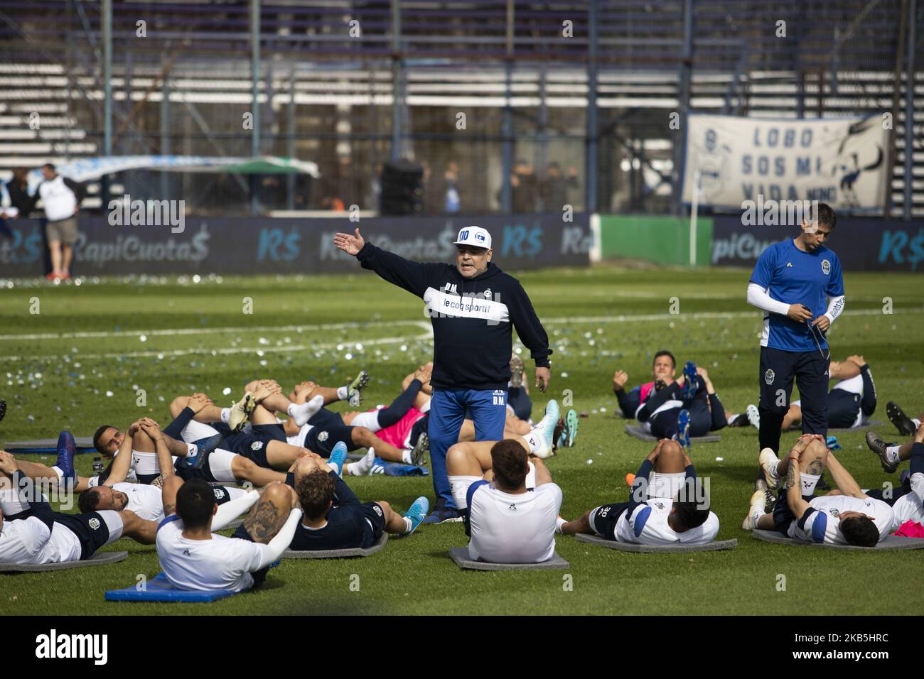 Maradona diego hi res stock photography and images Page 8 Alamy