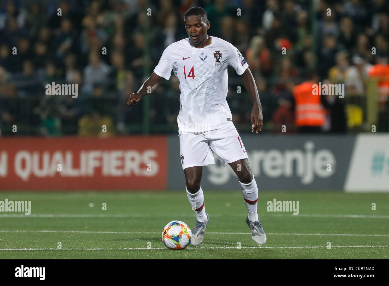 William Carvalho of Portugal in action during the UEFA Euro 2020 qualifying match between Lithuanua and Portugal on September 10, 2019 at LFF Stadium in Vilnius, Lithuania. (Photo by Mike Kireev/NurPhoto) Stock Photo