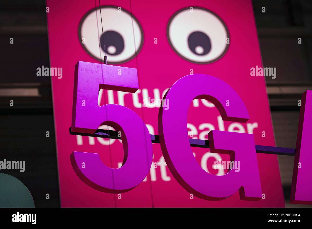 G tecnology advertisement hi-res stock photography and images - Alamy