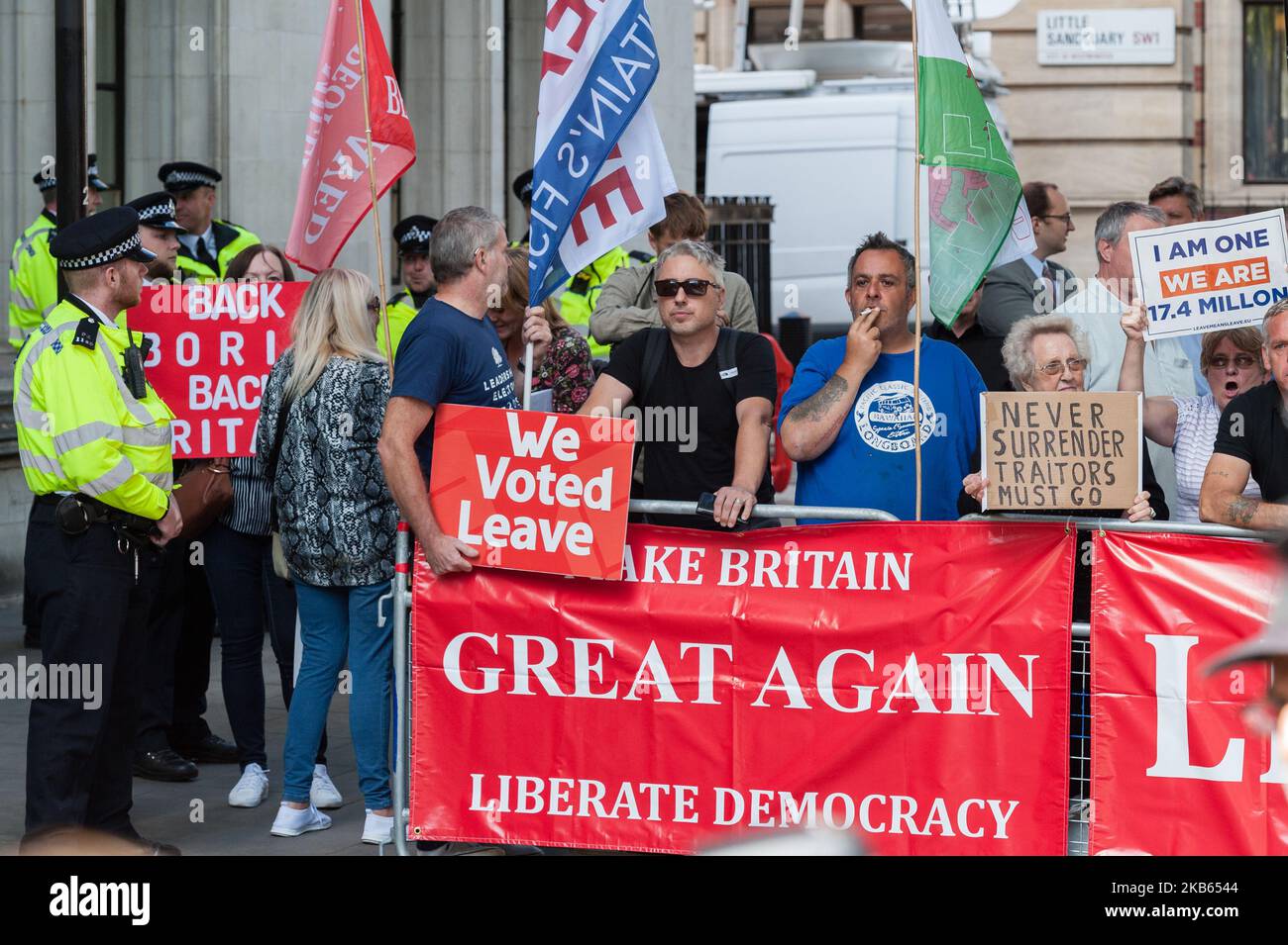 Pro-Brexit supporters of Boris Johnson protest outside the Supreme Court on 17 September, 2019 in London, England. Today, the Supreme Court judges begin a three-day hearing over the claim that Prime Minister Boris Johnson acted unlawfully in advising the Queen to prorogue parliament for five weeks in order to prevent MPs from debating the Brexit crisis. (Photo by WIktor Szymanowicz/NurPhoto) Stock Photo