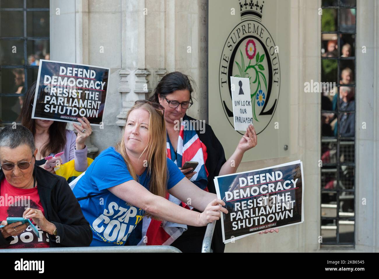 Anti-Brexit demonstrators protest outside the Supreme Court against Boris Johnson's suspension of parliament on 17 September, 2019 in London, England. Today, the Supreme Court judges begin a three-day hearing over the claim that Prime Minister Boris Johnson acted unlawfully in advising the Queen to prorogue parliament for five weeks in order to prevent MPs from debating the Brexit crisis. (Photo by WIktor Szymanowicz/NurPhoto) Stock Photo