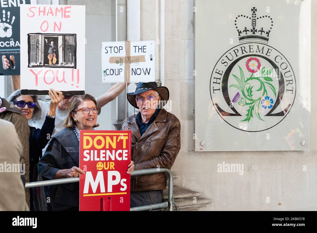 Demonstrators stage a silent protest outside the Supreme Court against Boris Johnson's suspension of parliament on 17 September, 2019 in London, England. Today, the Supreme Court judges begin a three-day hearing over the claim that Prime Minister Boris Johnson acted unlawfully in advising the Queen to prorogue parliament for five weeks in order to prevent MPs from debating the Brexit crisis. (Photo by WIktor Szymanowicz/NurPhoto) Stock Photo