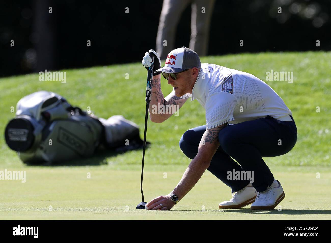 England cricketer Ben Stokes gets his line during the BMW PGA Championship Pro Am at Wentworth Club, Virginia Water on Wednesday 18th September 2019. (Photo by Jon Bromley/MI News/NurPhoto) Stock Photo