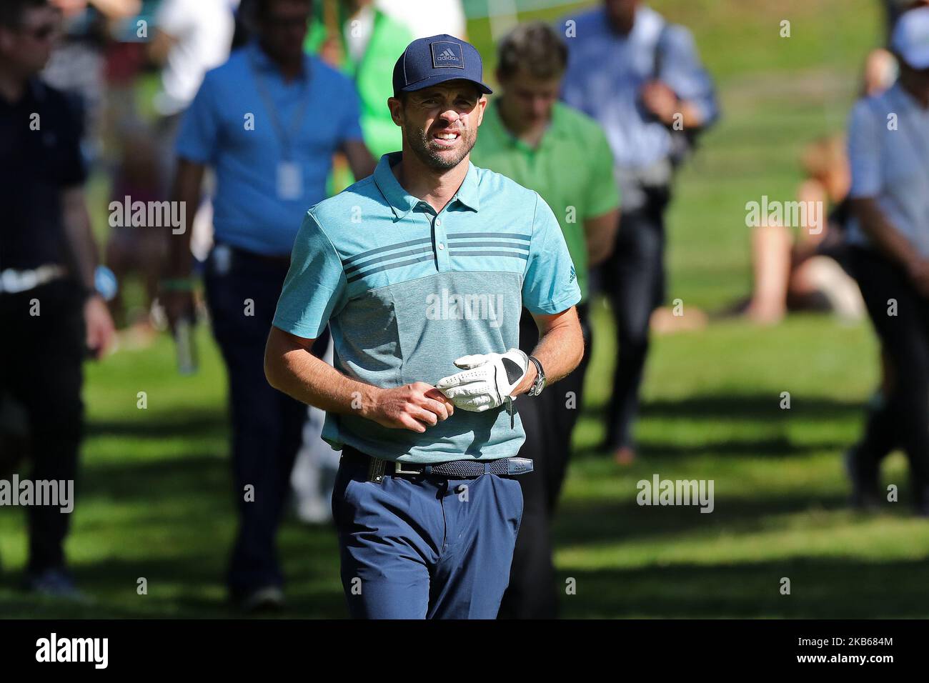 England fast bowler Jimmy Anderson walks down the second fairway during the BMW PGA Championship Pro Am at Wentworth Club, Virginia Water on Wednesday 18th September 2019. (Photo by Jon Bromley/MI News/NurPhoto) Stock Photo