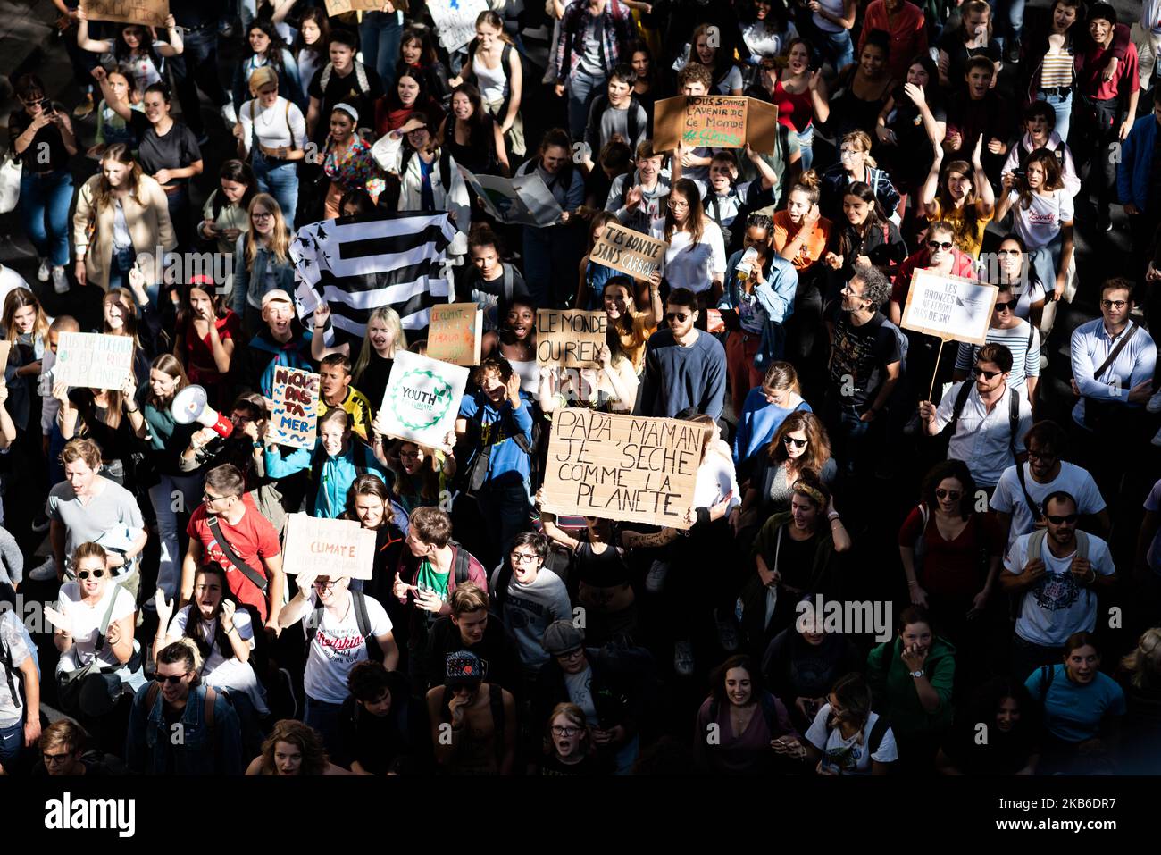 View from above of the procession of young demonstrators holding signs for the climate emergency on which slogans such as 'Papa, Maman, je séche comme la planète' or 'Nous sommes l'avenir de ce monde' can be read, this Friday, September 20, 2019 in Paris as part of the global strike day for the climate and the movement initiated by Greta Thunberg 'Friday for Future' and organized by the Youth for Climate movement. In Paris, about 9400 young people gathered at Place de la Nation to go to the Bercy garden with numerous signs and slogans reminding the governments of the climate emergency and deno Stock Photo
