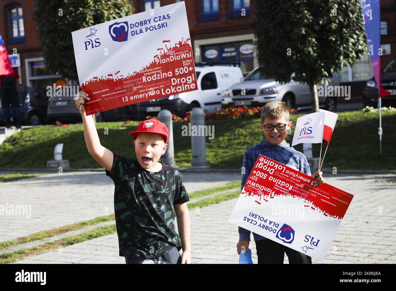 Children hold banners supporting Law and Justice (PiS) ruling partwhile waiting for the official visit of Mateusz Morawiecki, Prime Minister of Poland, in Ruda Slaska during his campaign in Silesia region of Poland on 21 September, 2019. Ahead of next month's elections, Morawiecki presented the ruling Law and Justice (PiS) party’s proposals for small and midsized business owners. (Photo by Beata Zawrzel/NurPhoto) Stock Photo