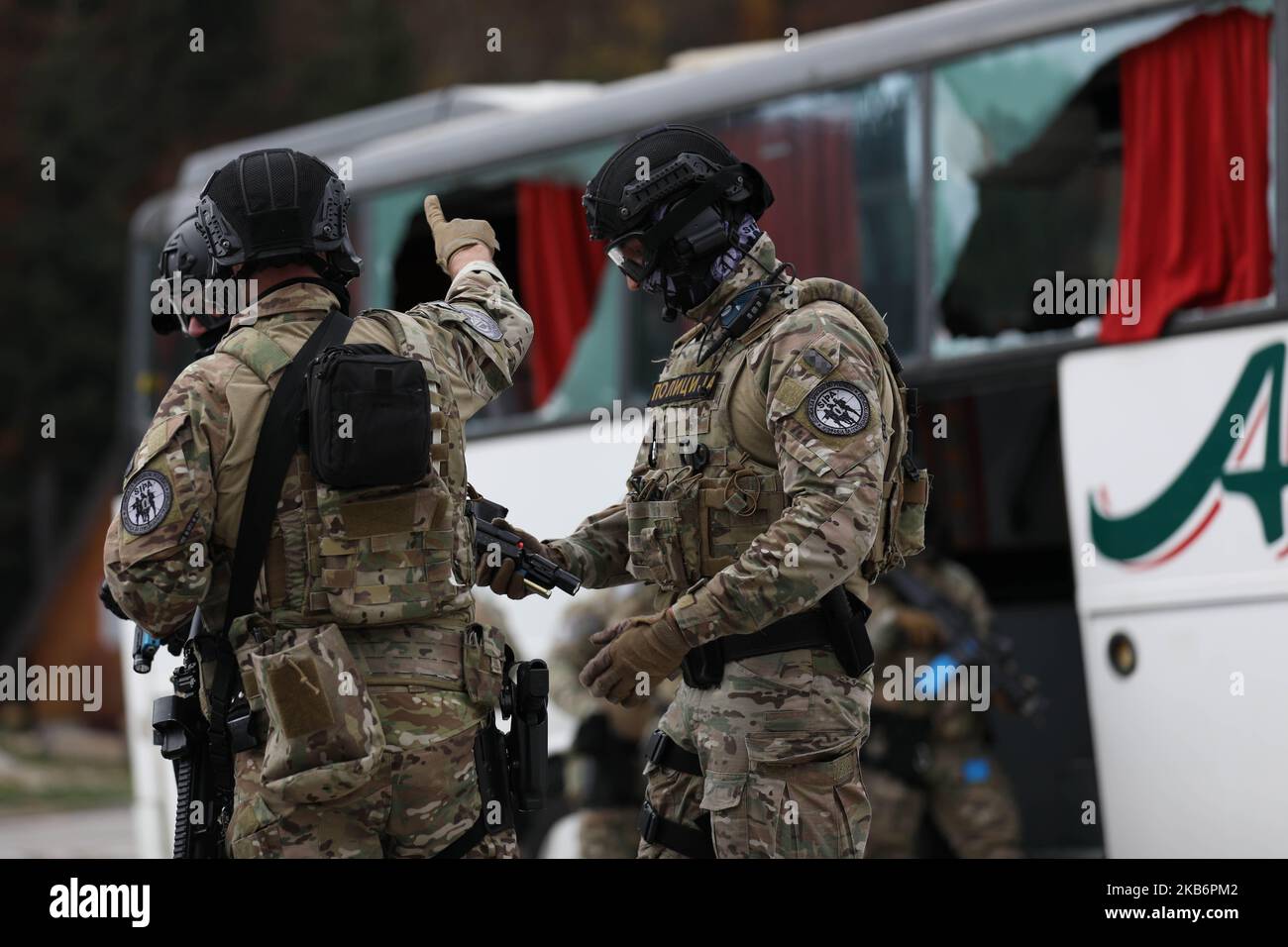 A member of the Special Support Units (SSU) of Bosnia-Herzegovina State Investigation Protection Agency (SIPA) signals the rest of the team before checking the bus storage spaces during a raid as part of exercise Brutalist Tornjak in Sarajevo, Bosnia and Herzegovina Oct. 19, 2022. The SIPA SSU and the U.S. Army 10th Special Forces Group (Airborne) trained together with elements of the Armed Forces of Bosnia and Herzegovina in an interagency joint exercise focusing on direct action in close environments to secure high value targets. (U.S. Army photo by Spc. Mercedes Johnson) Stock Photo