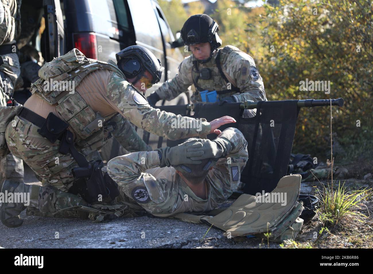 Members of the Special Support Units (SSU) of Bosnia-Herzegovina State Investigation Protection Agency (SIPA) provide medical attention during a bunker raid as part of exercise Brutalist Tornjak in Sarajevo, Bosnia and Herzegovina Oct. 20, 2022 The SIPA SSU and the U.S. Army 10th Special Forces Group (Airborne) trained together with elements of the Armed Forces of Bosnia and Herzegovina in an interagency joint exercise focusing on direct action in close environments to secure high value targets. (U.S. Army photo by Spc. Mercedes Johnson) Stock Photo