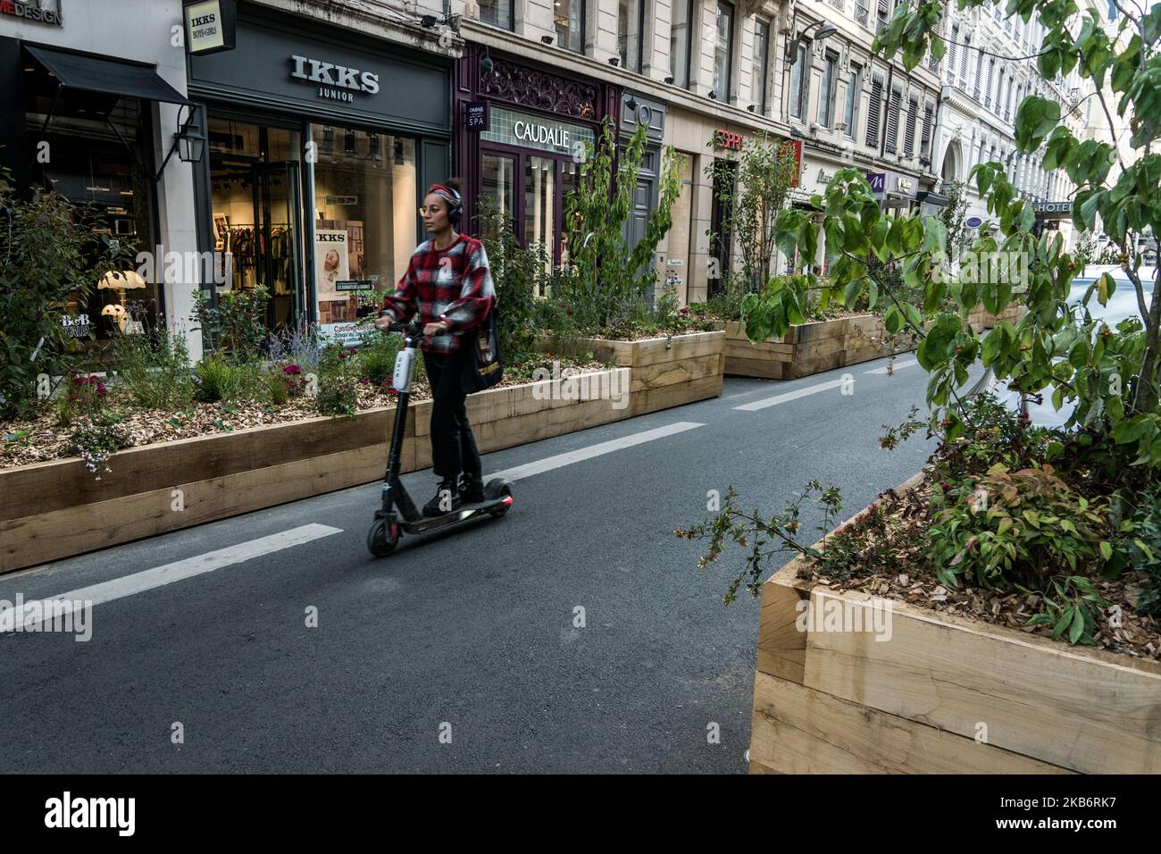 Pedestrianisation of Lyon's city centre as requested by the city hall with the installation of plant containers on the roadway, in Lyon, France on 23 September 2019. The installation on the bus and bicycle lane has sparked the anger of ecologists and cyclists who accuse Mayor Gérard Collomb of making decisions that accommodate car owners, and make travel in the city centre more dangerous for two-wheelers. (Photo by Nicolas Liponne/NurPhoto) Stock Photo