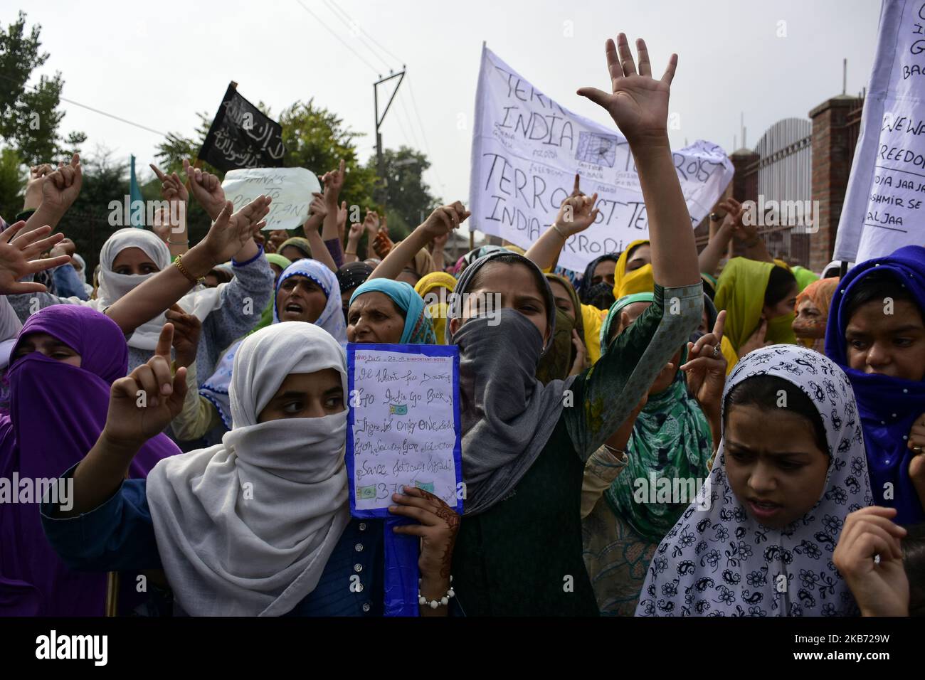 Kashmiri women shout pro-freedom slogans during protests after friday ...
