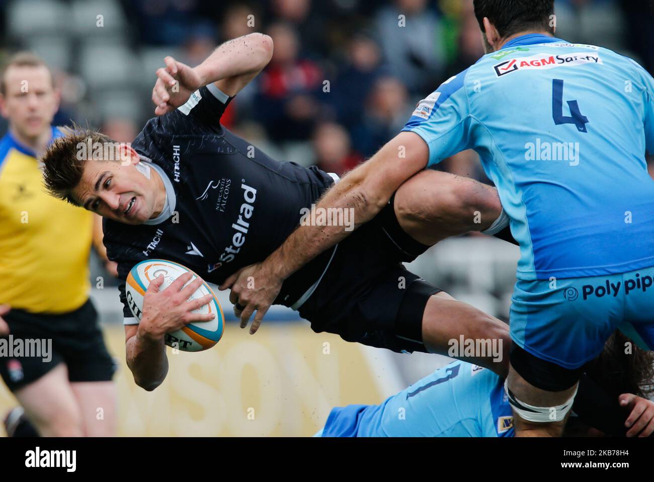 Toby Flood of Newcastle Falcons is tackled during the RFU Championship Cup match between Newcastle Falcons and Doncaster Knights at Kingston Park, Newcastle on Sunday 29th September 2019. (Photo by Chris Lishman/MI News/NurPhoto) Stock Photo