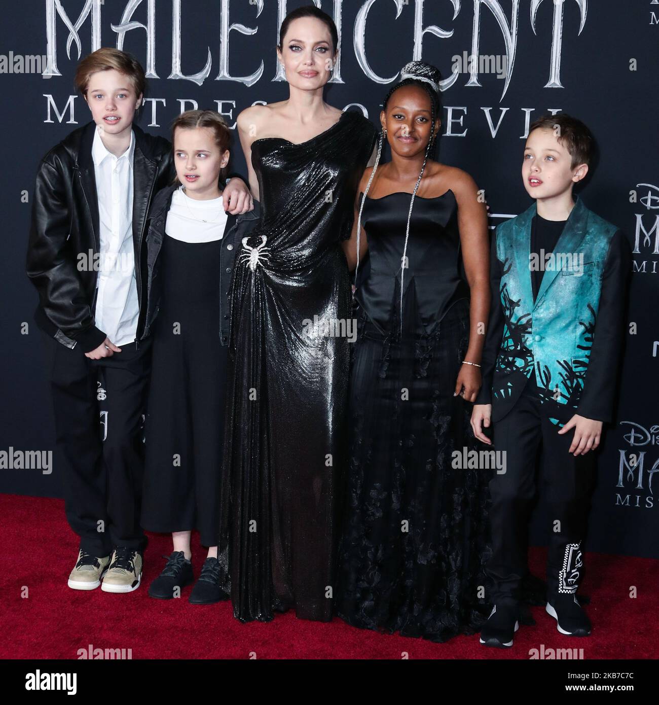 HOLLYWOOD, LOS ANGELES, CALIFORNIA, USA - SEPTEMBER 30: Shiloh Nouvel Jolie-Pitt, Vivienne Marcheline Jolie-Pitt, Angelina Jolie, Zahara Marley Jolie-Pitt and Knox Leon Jolie-Pitt arrive at the World Premiere Of Disney's 'Maleficent: Mistress Of Evil' held at the El Capitan Theatre on September 30, 2019 in Hollywood, Los Angeles, California, United States. (Photo by Xavier Collin/Image Press Agency/NurPhoto) Stock Photo