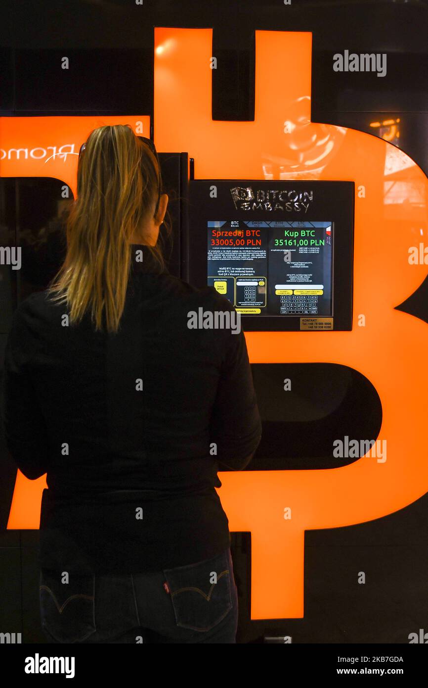 Lady bitcoin hi-res stock photography and images - Alamy