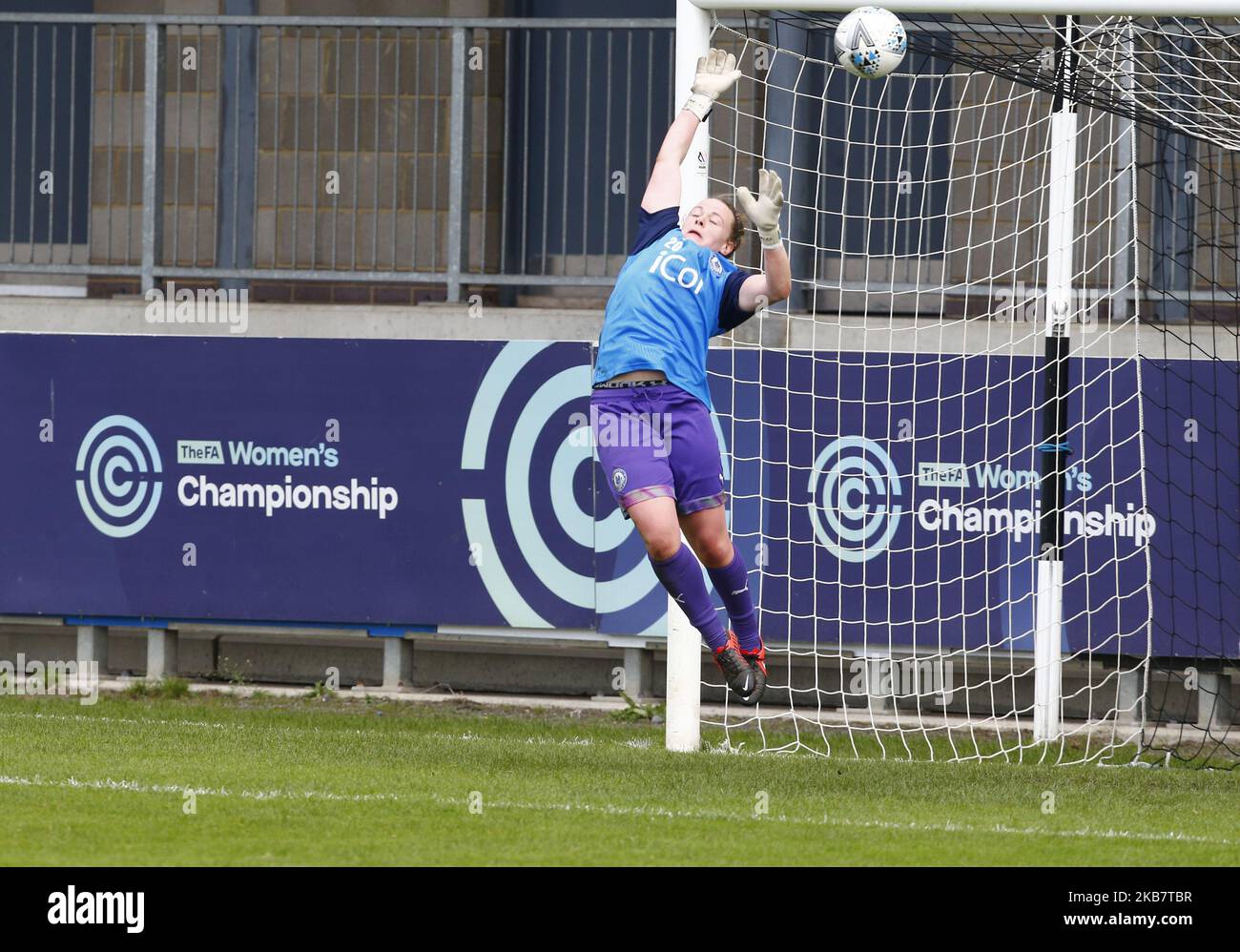 Amy Mullett of Billericay Town Ladies during the pre-match warm-up during Women's FA Cup 2nd Round Qualifier between Dartford FC Women and Billericay Town Ladies at Princes Park Stadium , Dartford, England on 06 October 2019 (Photo by Action Foto Sport/NurPhoto) Stock Photo