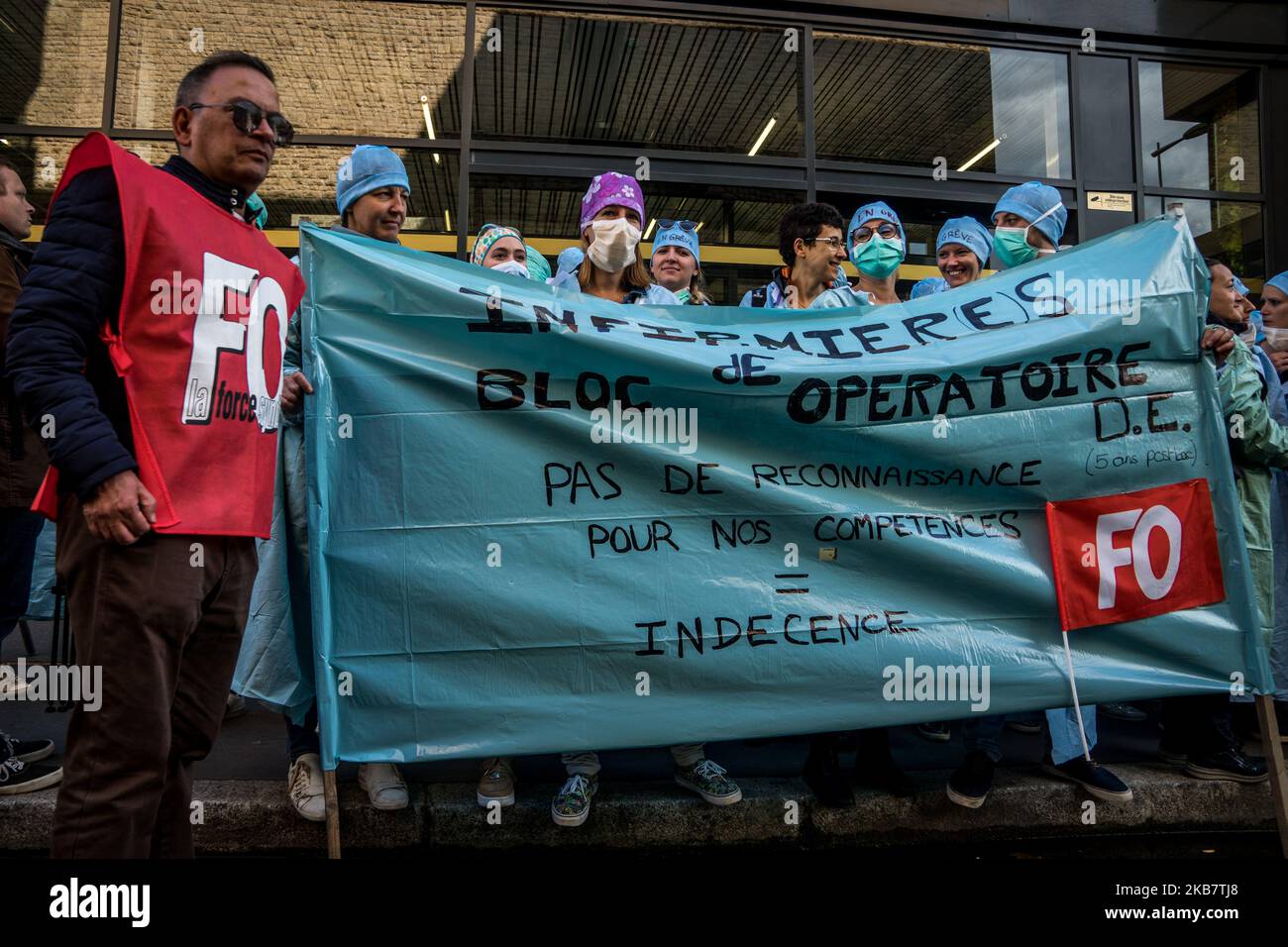 Demonstration of operating room nurses outside the regional health agency in Lyon, France, on October 7, 2019, to demand better working conditions. (Photo by Nicolas Liponne/NurPhoto) Stock Photo