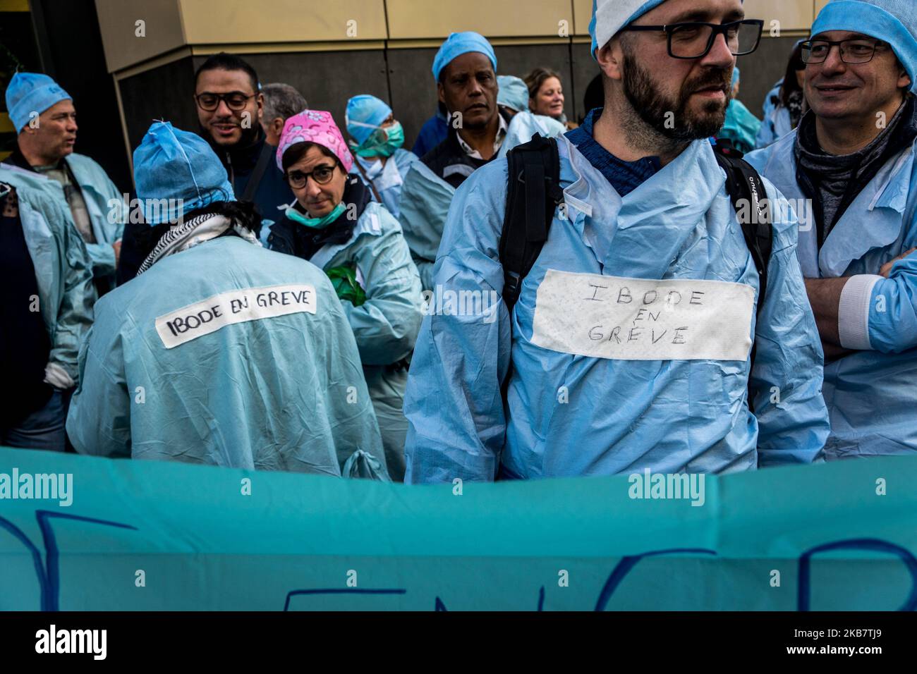 Demonstration of operating room nurses outside the regional health agency in Lyon, France, on October 7, 2019, to demand better working conditions. (Photo by Nicolas Liponne/NurPhoto) Stock Photo