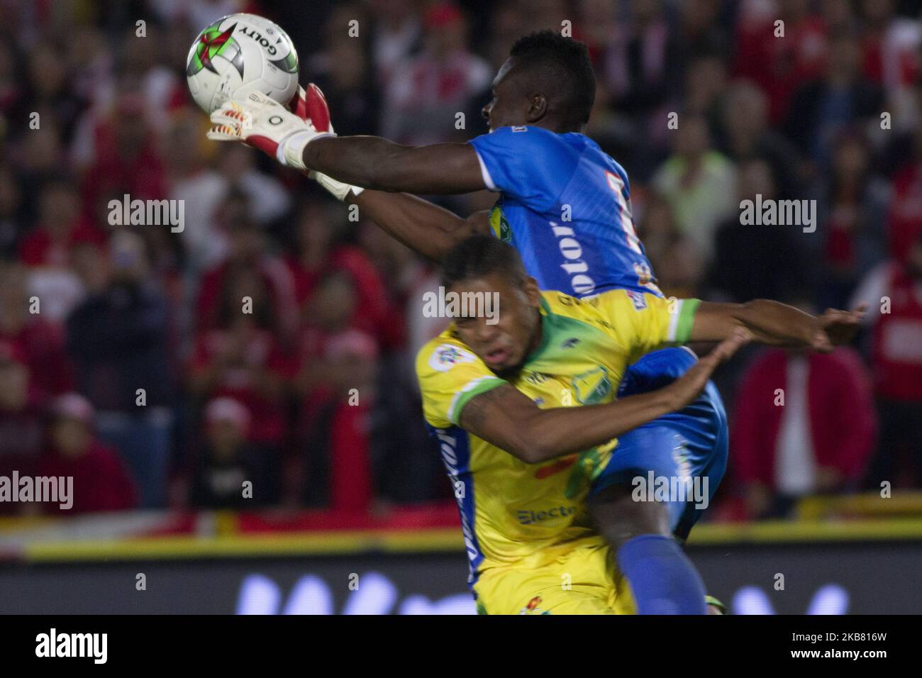 Geovanni Banguera, Atletico Huila goalkeeper saves the ball during a match between Independiente Santa Fe and Atletico Huila as part of Liga Aguila II 2019 at Estadio El Campin on October 09, 2019 in Bogota, Colombia.(Photo by Daniel Garzon Herazo/NurPhoto) Stock Photo