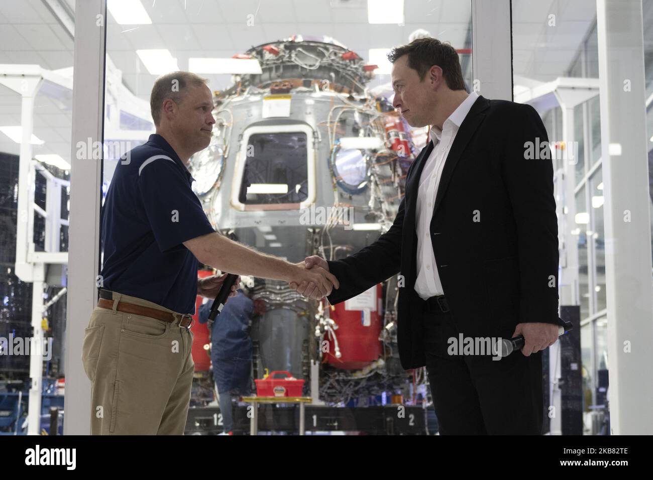 NASA administrator Jim Bridenstine and SpaceX Chief Engineer Elon Musk shake hands in front of Crew Dragon cleanroom at SpaceX Headquarters in Hawthorne, California on October 10, 2019. (Photo by Yichuan Cao/NurPhoto) Stock Photo