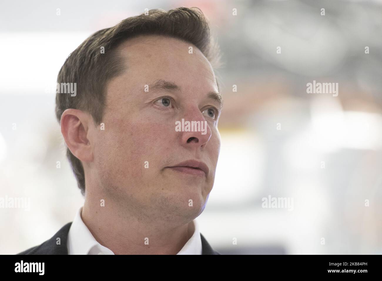 SpaceX Chief Engineer Elon Musk speaks in front of Crew Dragon cleanroom at SpaceX Headquarters in Hawthorne, California on October 10, 2019. (Photo by Yichuan Cao/NurPhoto) Stock Photo