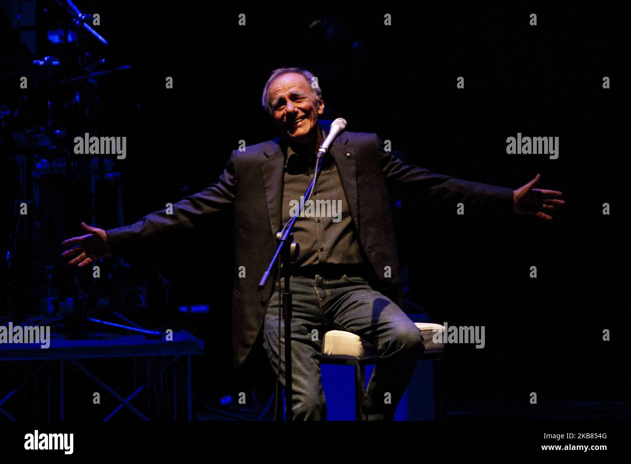 The italian singer and song-writer Roberto Vecchioni performing at Teatro degli Arcimboldi on 10 October 2019 in Milan, Italy. (Photo by Roberto Finizio/NurPhoto) Stock Photo