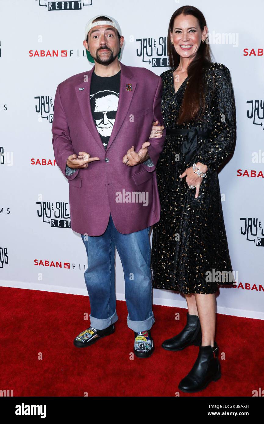 HOLLYWOOD, LOS ANGELES, CALIFORNIA, USA - OCTOBER 14: Kevin Smith and Jennifer Schwalbach arrive at the Los Angeles Premiere Of Saban Films' 'Jay and Silent Bob Reboot' held at the TCL Chinese Theatre IMAX on October 14, 2019 in Hollywood, Los Angeles, California, United States. (Photo by David Acosta/Image Press Agency/NurPhoto) Stock Photo