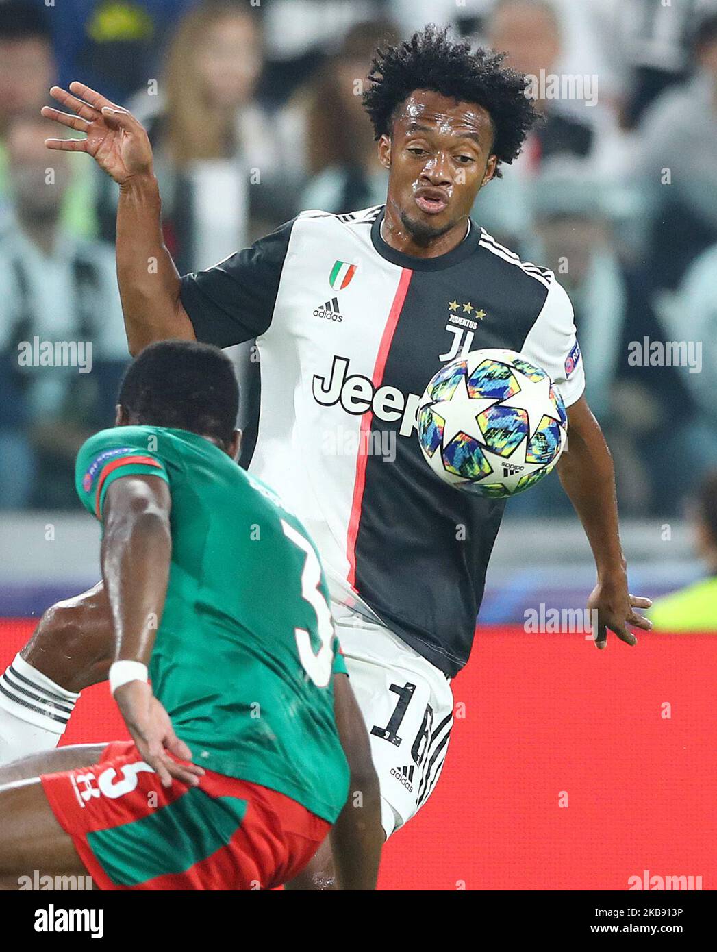 Juan Cuadrado of Juventus controls the ball during the UEFA Champions League Group stage match FC Juventusv v FC Lokomotiv Moskva at the Allianz Stadium in Turin, Italy on October 22, 2019 (Photo by Matteo Ciambelli/NurPhoto) Stock Photo