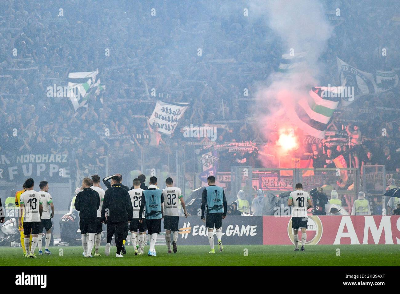 Players of Borussia Monchengladbach celebrate the victory during the UEFA Europa League group stage match between AS Roma and Borussia Monchengladbach at Stadio Olimpico, Rome, Italy. (Photo by Giuseppe Maffia/NurPhoto) Stock Photo