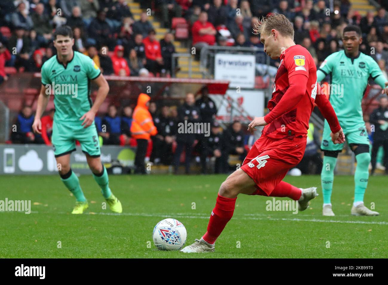Orients midfielder josh wright hi-res stock photography and images - Alamy