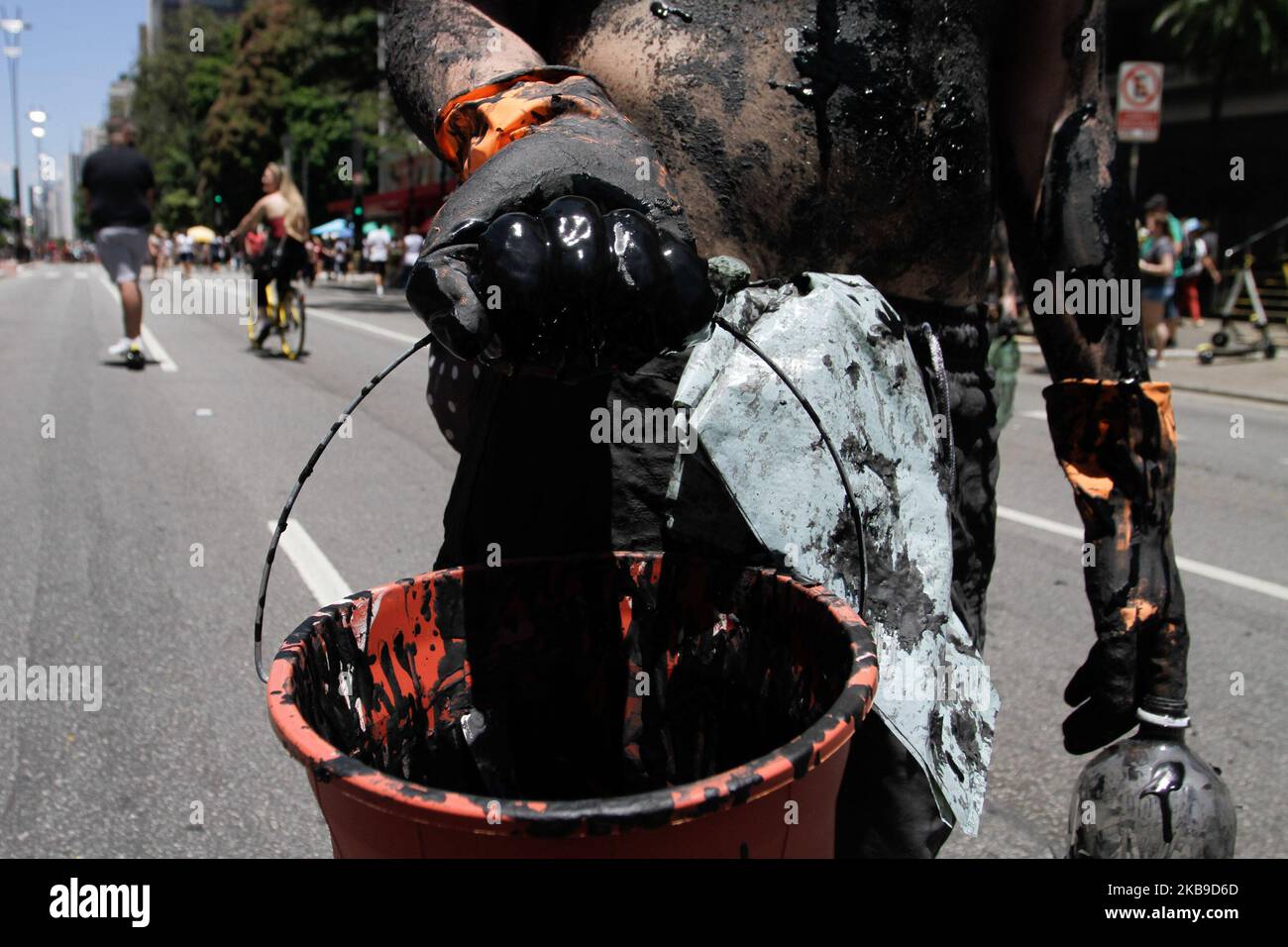 Protesters of Ong Animals Libres, protest against the oil spill on the beaches of northeastern Brazil, on Paulista Avenue, the central region of the city of Sao Paulo, this Sunday. October 27, 2019. (Photo by Fabio Vieira/FotoRua/NurPhoto) Stock Photo