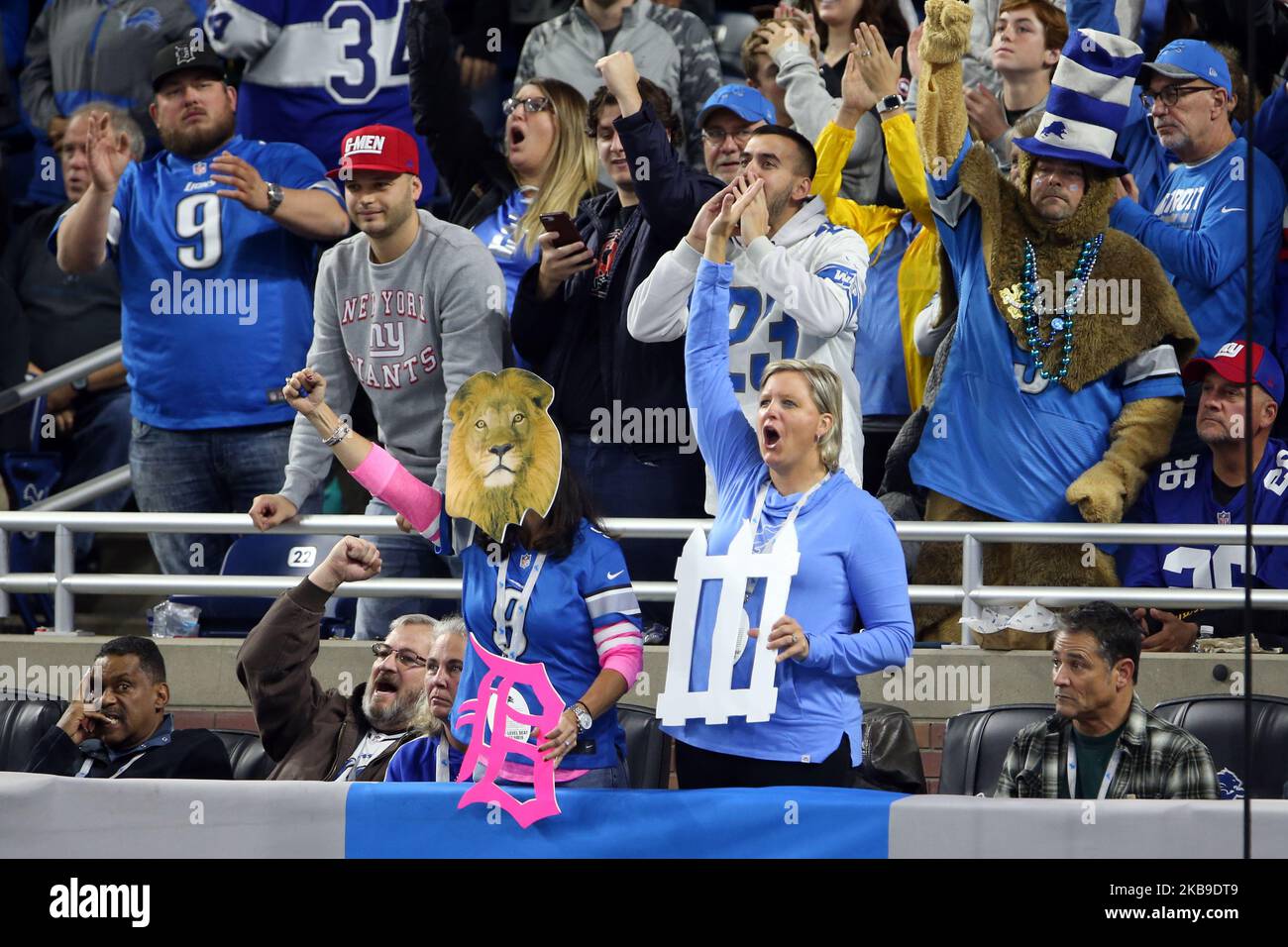 A detroit lions fan cheers hi-res stock photography and images - Alamy