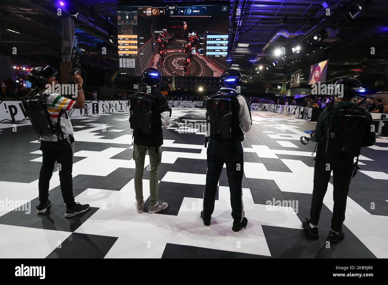 Gaming competitions hires stock photography and images Alamy