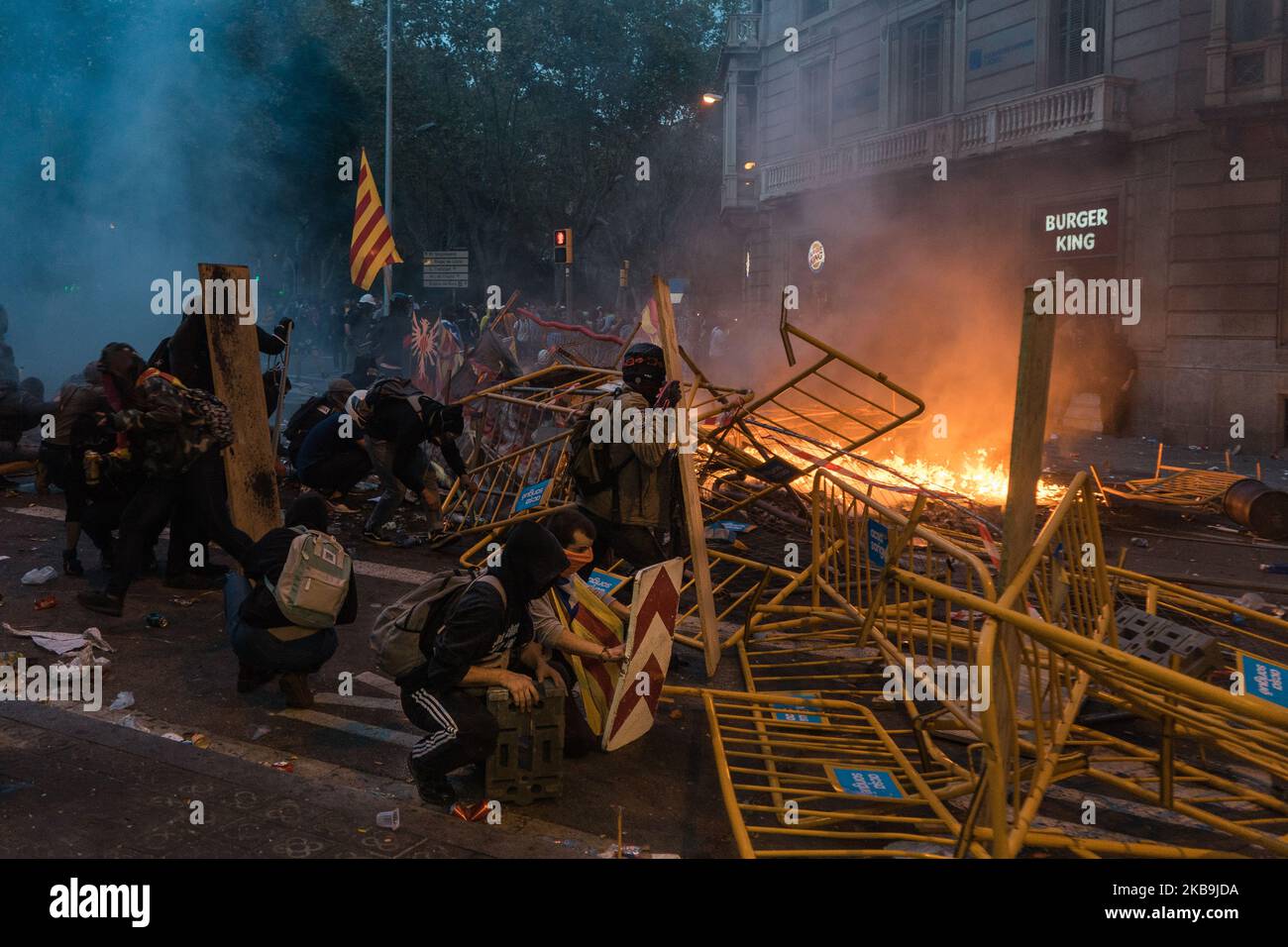 Protesters barricading to defend against the police during a protest in Barcelona, Spain, on October 18, 2019. (Photo by Santiago Botero/NurPhoto) Stock Photo