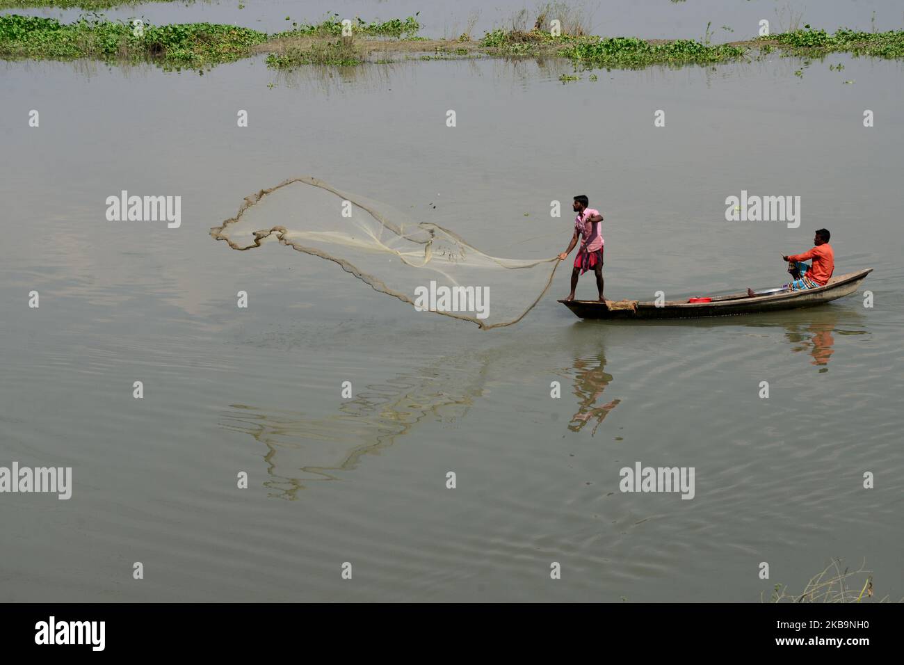 Bangladeshi fishermen fishing hires stock photography and images Alamy